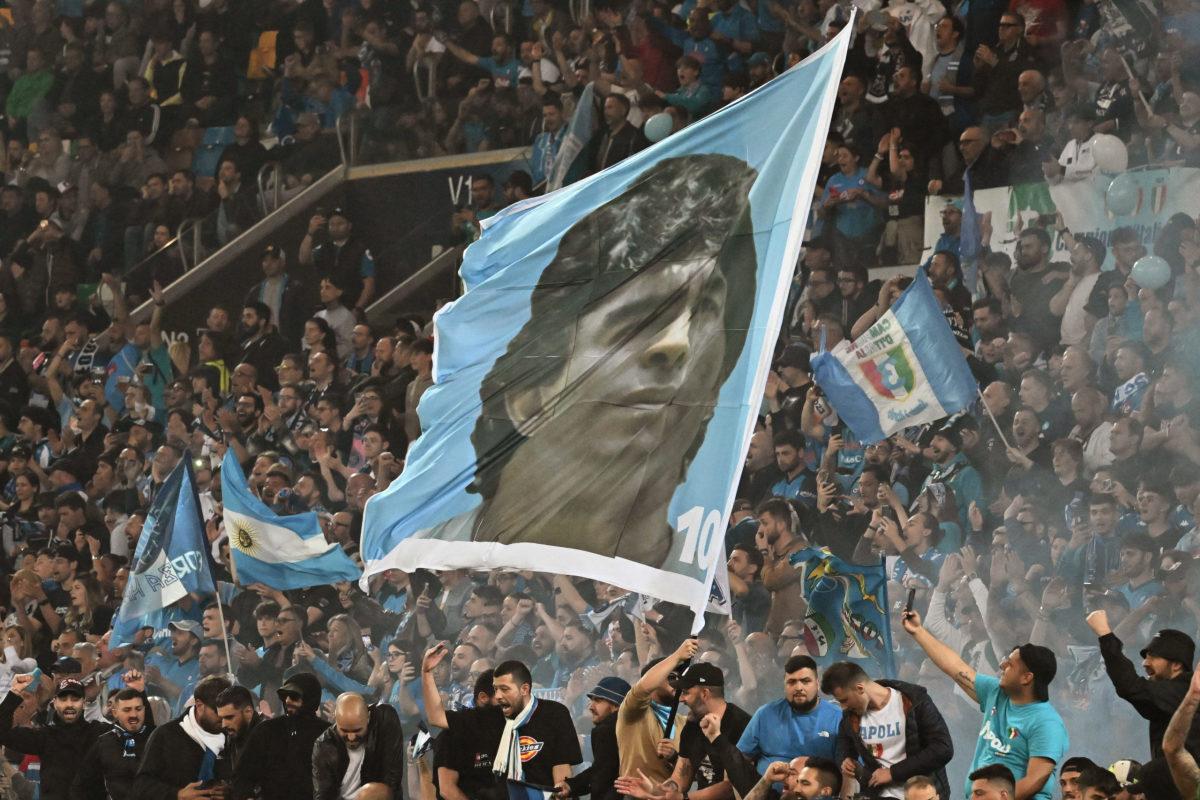 Napoli thi đấu trên sân Estadio Diego Armando Maradona